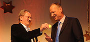 Gerhard Müller-Rischart (re.) wurde von OB Christian Ude mit der Medaille "München leuchtet" in Gold ausgezeichnet (Foto: Ingrid Grossmann)